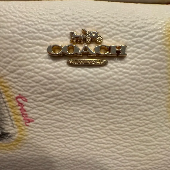 Coach Pouch 🩷 - Picture 5 of 7